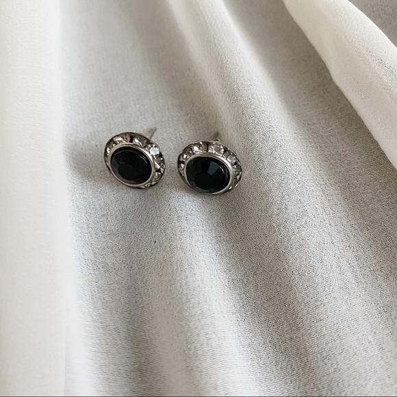 Vintage Jewelry - VTG Round Silver Black Jewel CZ Halo Earrings